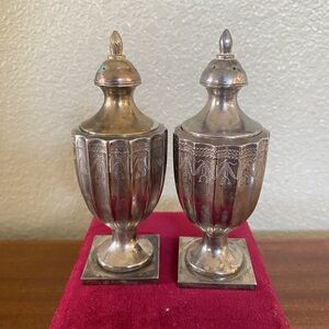 Vtg Godinger Silver Silver Plated Salt & Pepper Shakers W/ Red Velvet Case